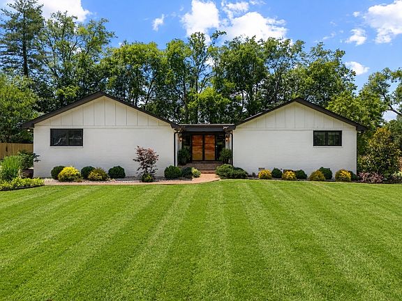 3rd image of 908 Lakeshore Dr
