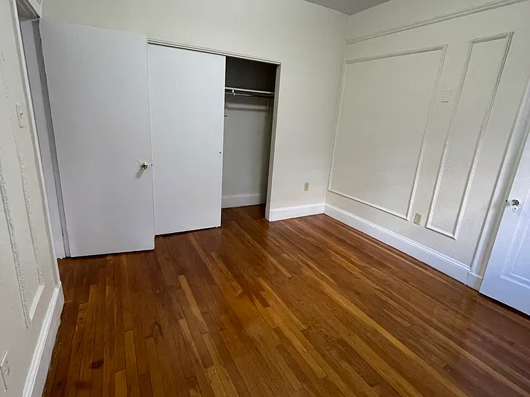 70 Chiswick Rd #13 — Photo 3