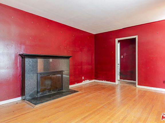 3rd image of 16431 Hamlin St