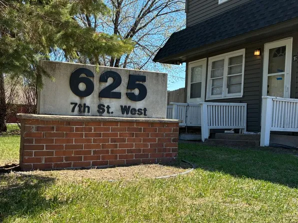 Applewood Apartments