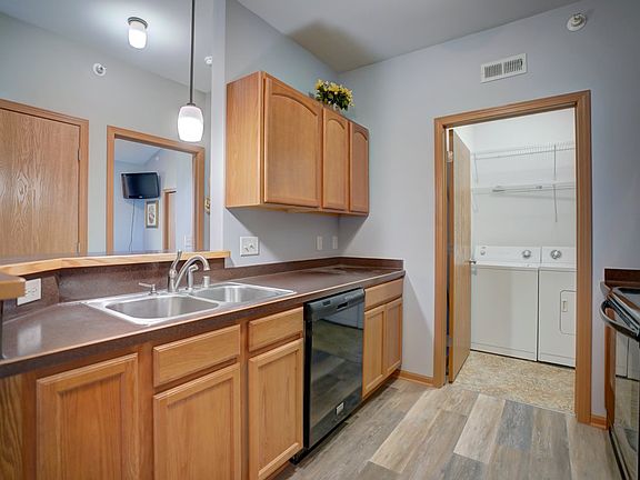 4th image of 5831 Lupine Ln 311