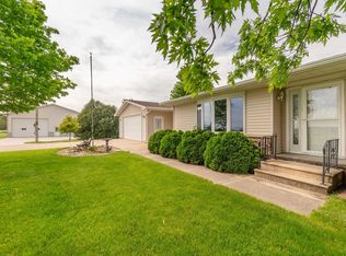 8701 Indian Creek Rd, Jesup, IA 50648