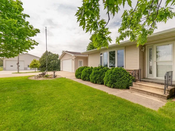 8701 Indian Creek Rd, Jesup, IA 50648