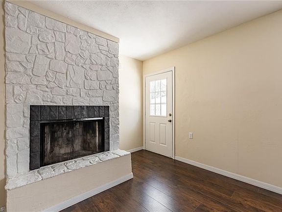 5th image of 2730 Lakeview Dr