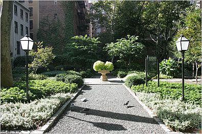 3rd image of 333 E 43rd St APT 1005