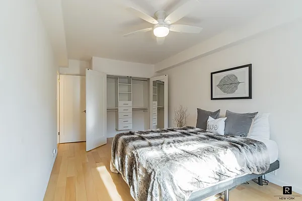 Sold by R New York | media 21