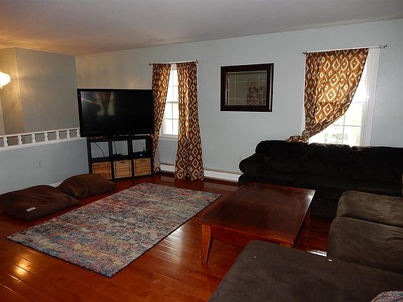 4th image of 11 Oxford Cir