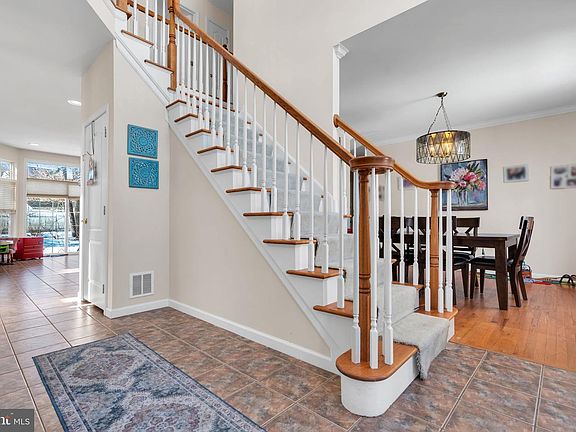 4th image of 15 Tradewinds Ave