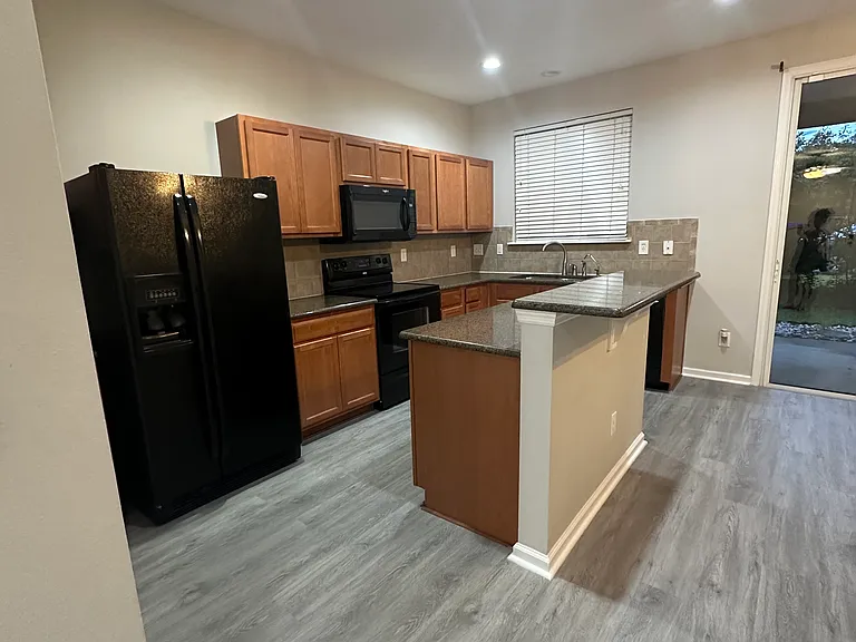 2307 Sunset Bluff Dr — Photo 5