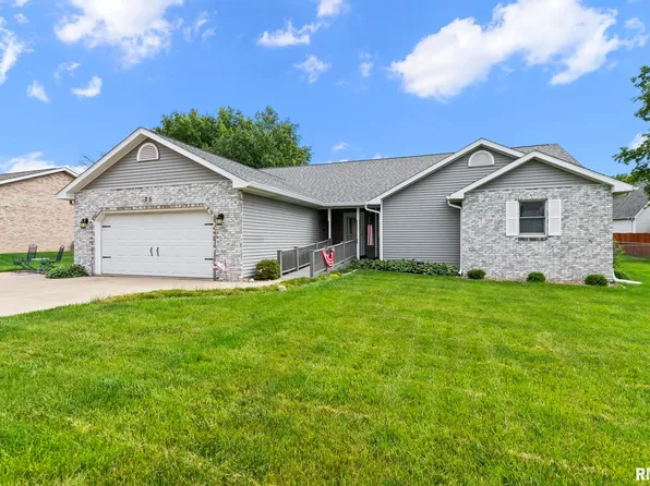 25 Whiting Dr, Divernon, IL 62530