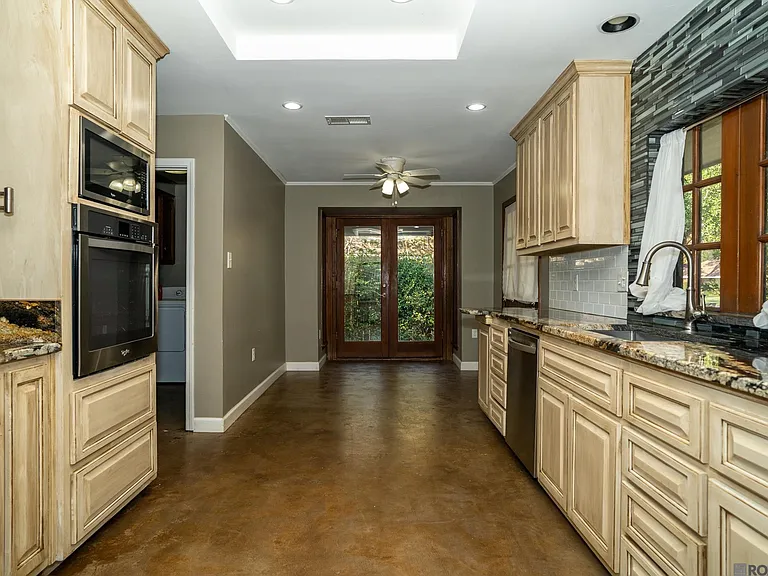 3736 Sessions Dr — Photo 8