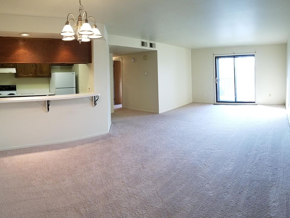2nd image of 1416 Bradley Dr #213