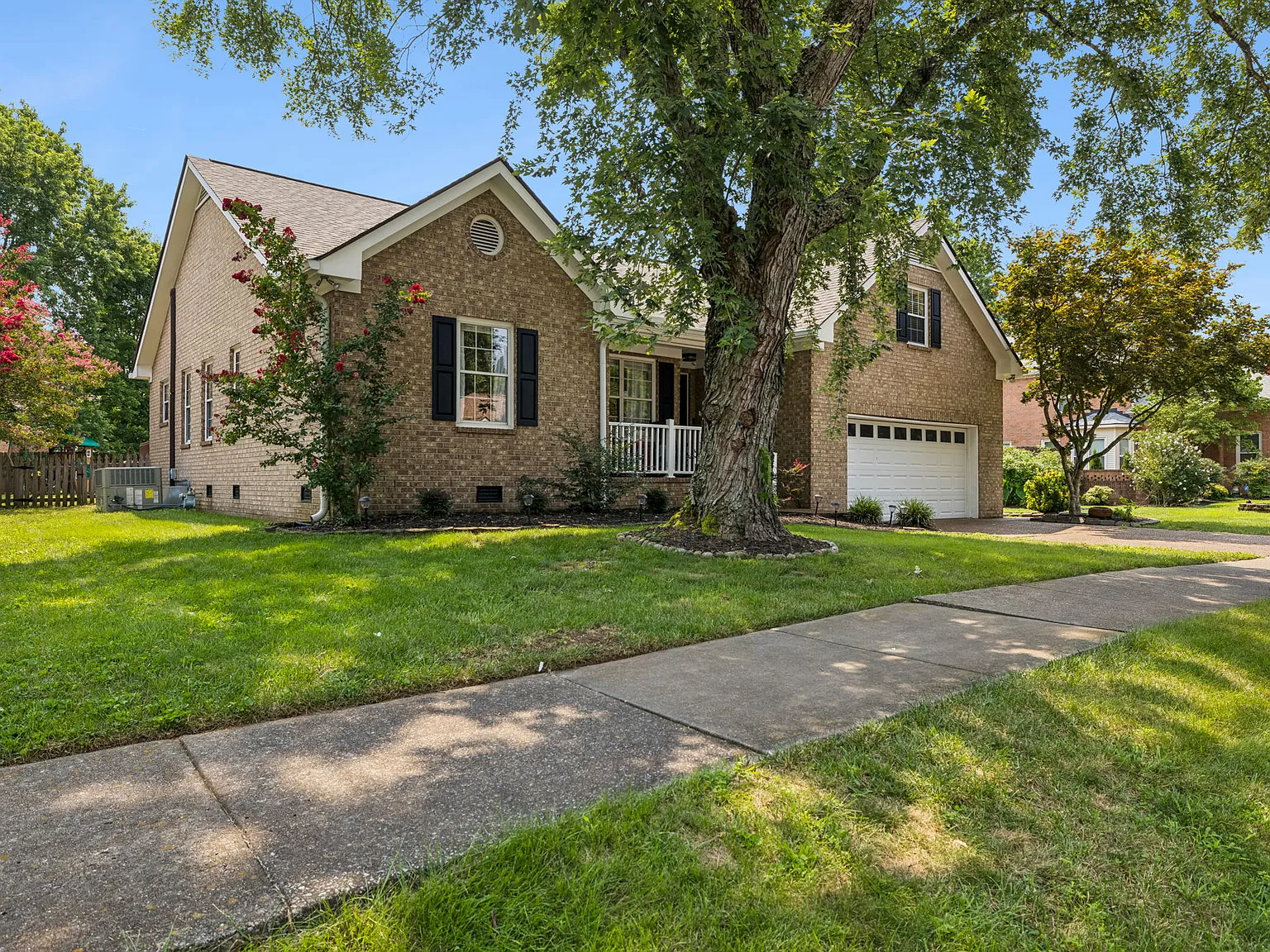 3 bed, 2149 sqft, $4,600 — Photo 1