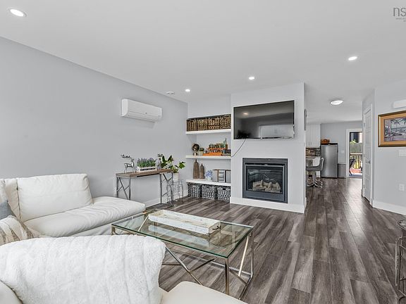 5th image of 156 Lewis Dr