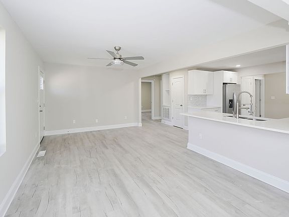 4th image of 3825 Westway Dr