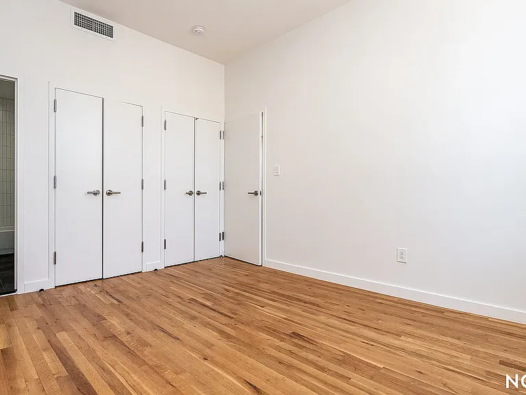 160 Johnson Ave #2E — Photo 1