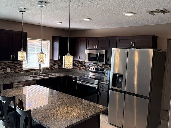 2nd image of 938 Lake Sherwood Dr