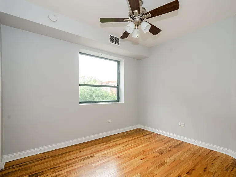 7616 N Marshfield Ave — Photo 18