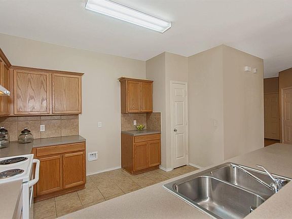 4th image of 110 Eagle Feather Dr
