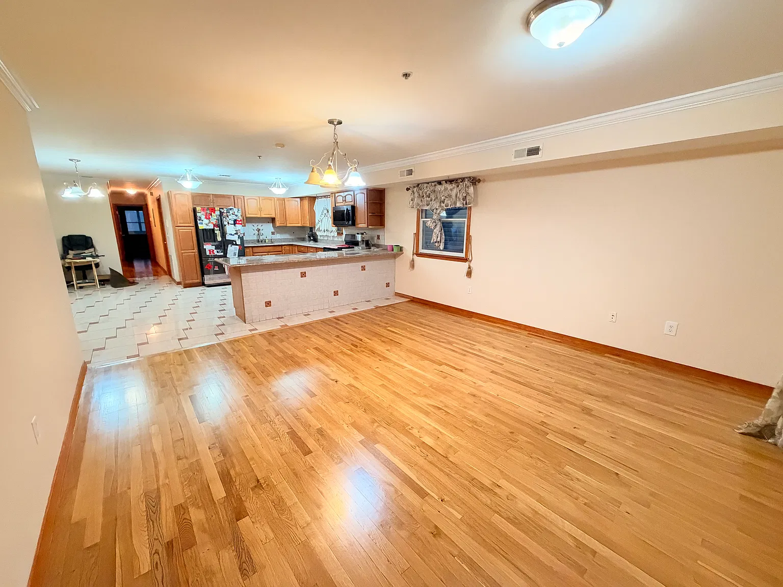 3 bed, 1600 sqft, $3,000 — Photo 2