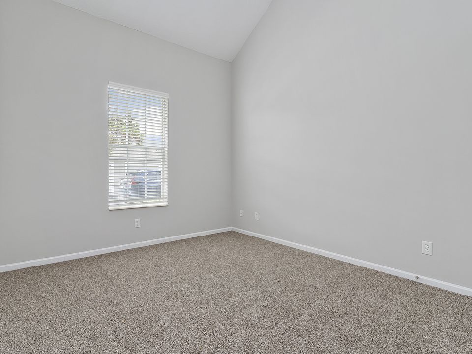 Orleans Metairie Deluxe Renovated downstairs bedroom with vaulted ceiling and plush carpet