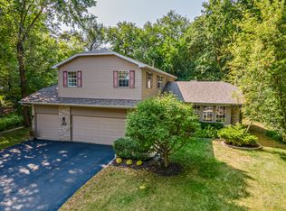 526 Asbury Ct, Fox River Grove, IL 60021