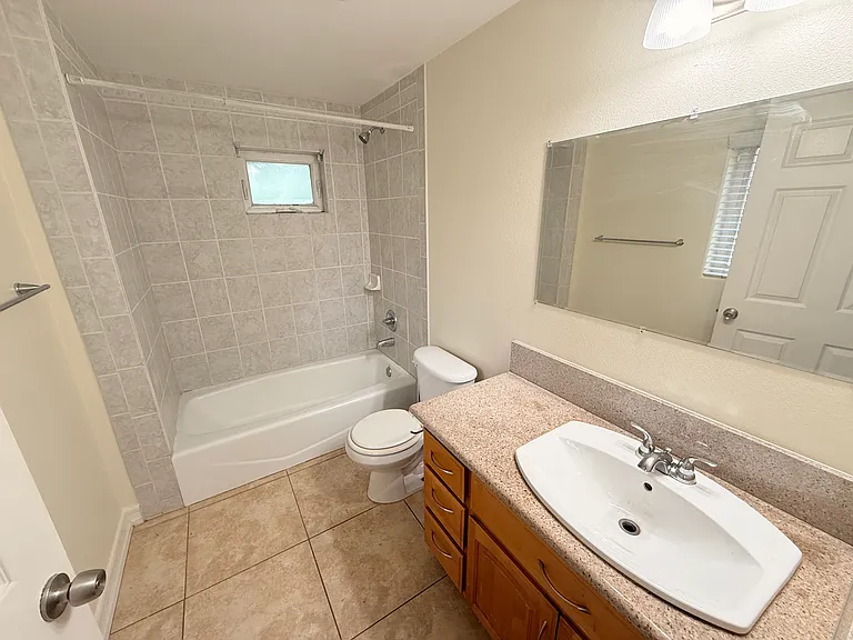 1334 S Grand Ave — Photo 14