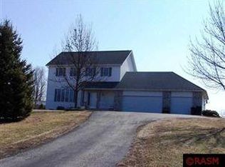 112 Pheasant Dr, Mankato, MN 56001