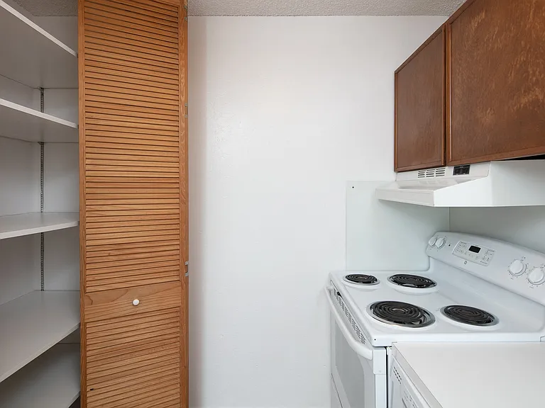 Marina Cove Apartments — Photo 29