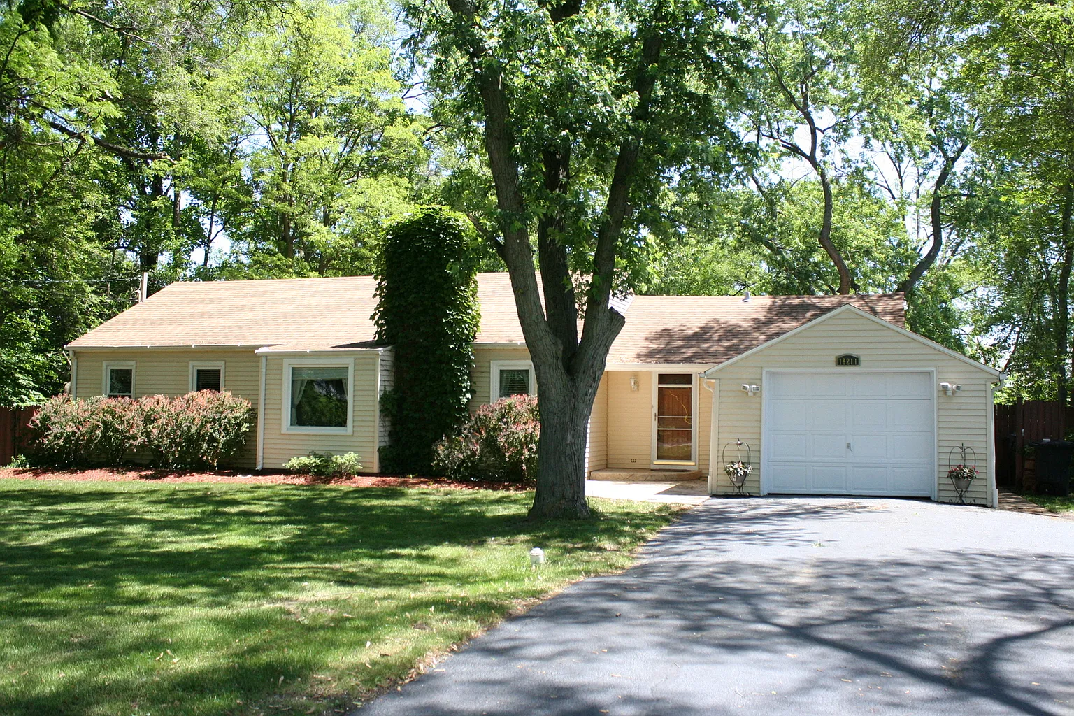18211 Sacramento Ave photo 1