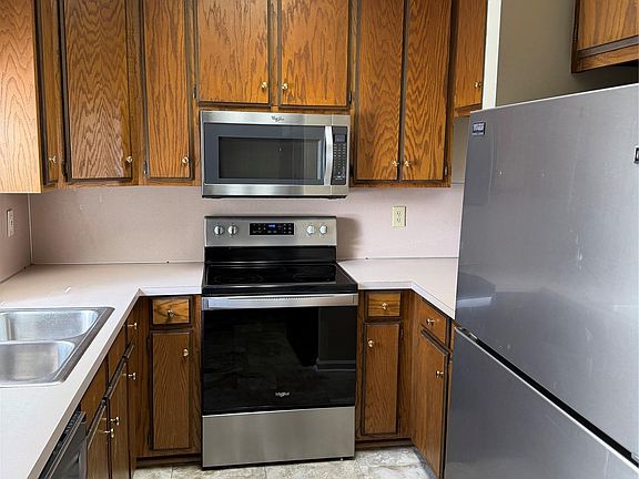 4th image of 113 W G St