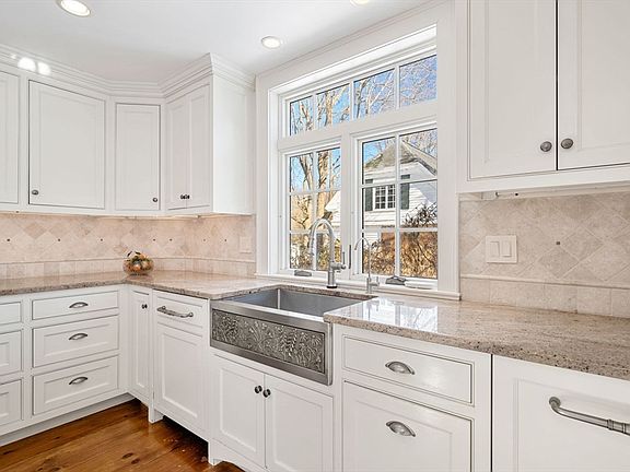 5th image of 45 School St