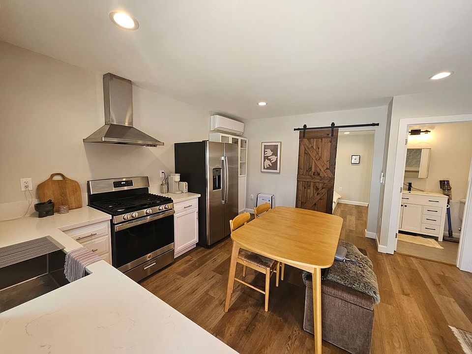 2nd image of 1554 Orange Ave #C