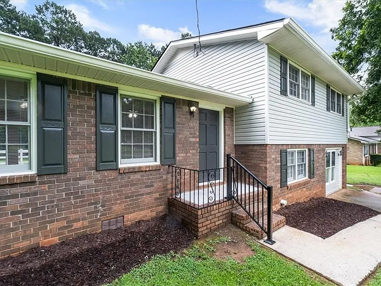 5146 Bramblewood Dr — Photo 2