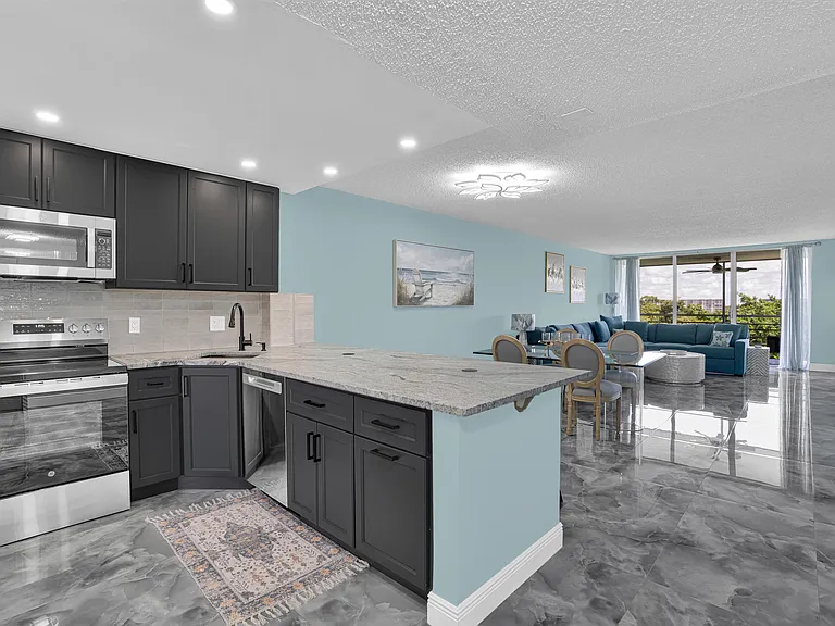 4015 W Palm Aire Dr #704 — Photo 5