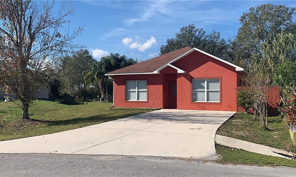 1st image of 1723 NE Floridian Cir