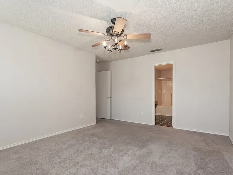 10216 Aurora Dr — Photo 9