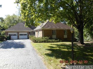 18627 Heathcote Dr, Deephaven, MN 55391