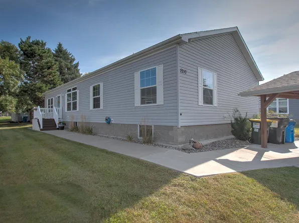 2210 Black Pine Dr, Cambridge, MN 55008