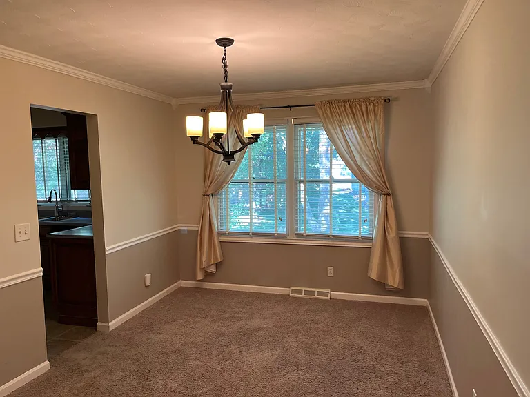 208 Doud Dr — Photo 3