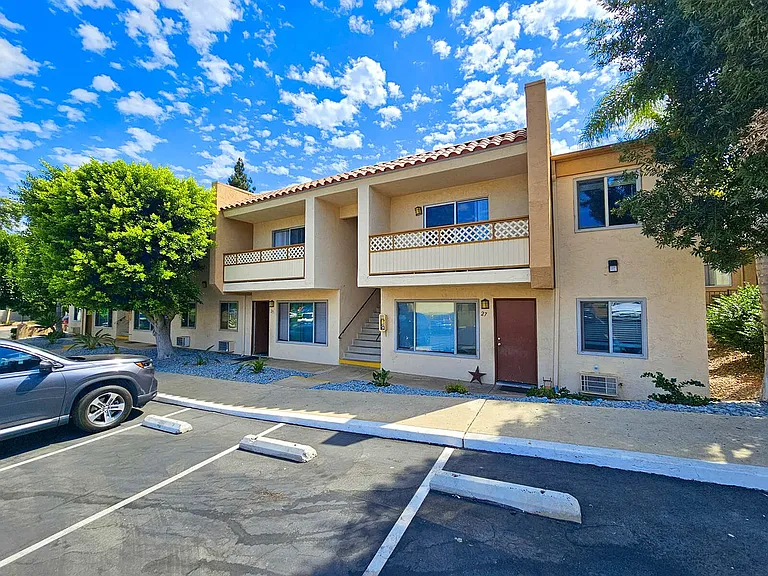 Parklane Apartments — Photo 92