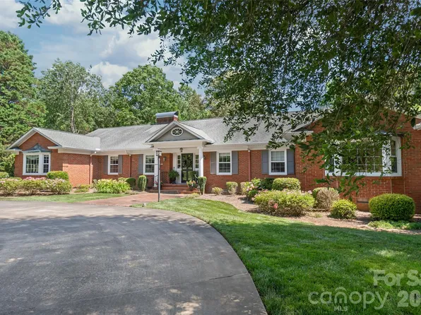 301 Fairway Dr, Fort Mill, SC 29715