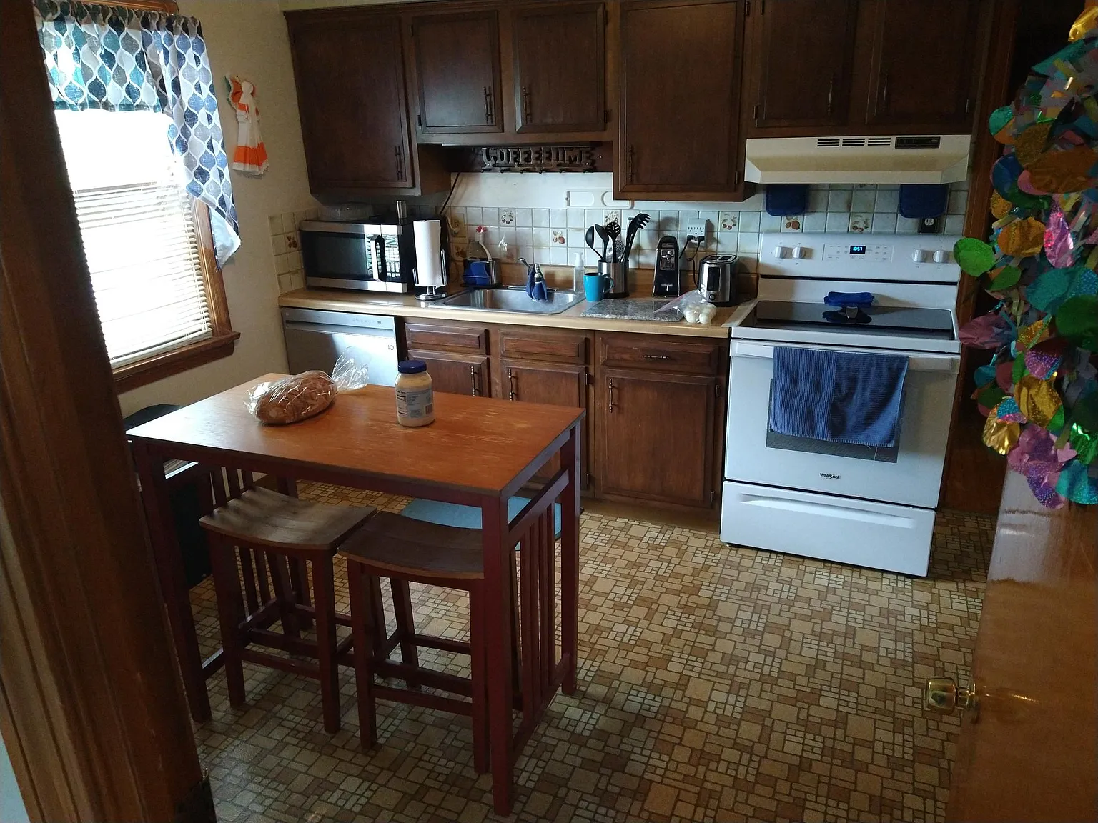 2 bed, 1000 sqft, $1,280 — Photo 4