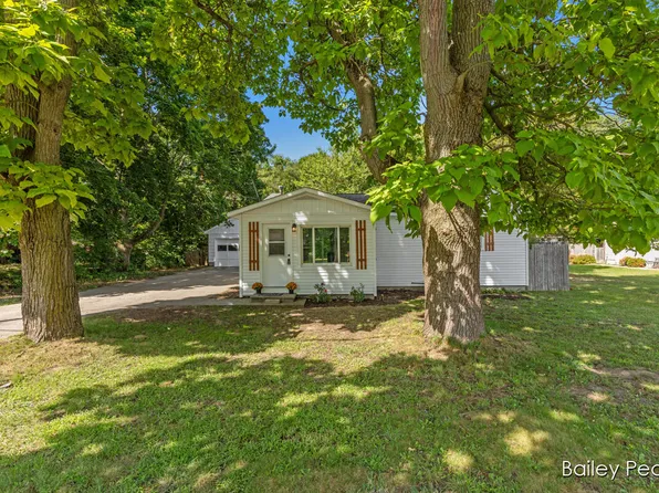 1051 West St, Muskegon, MI 49442
