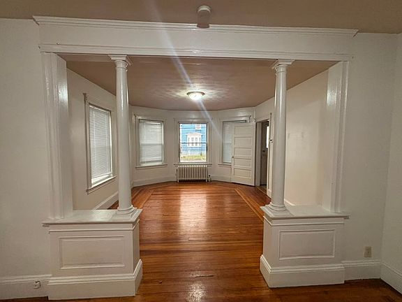 3rd image of 32 Sisson St Floor 2