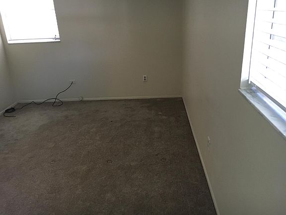 5th image of 250 W Holly Dr