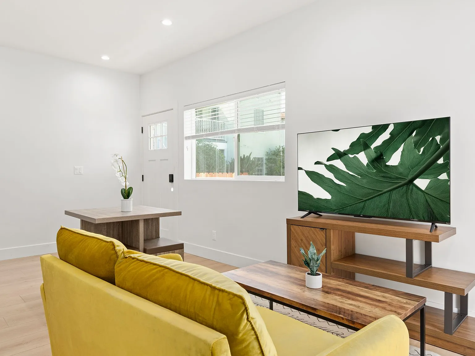 A 3 Bedroom apartment with ensuite bathrooms, common areas and a fully functional kitchen at 1736... — Photo 4