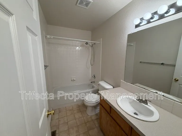 3627 Glenbarr Ct — Photo 10