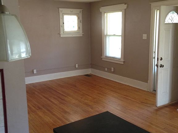5th image of 9038 Tudor Ave