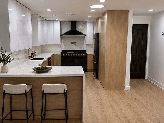 4th image of 6159 Debs Ave